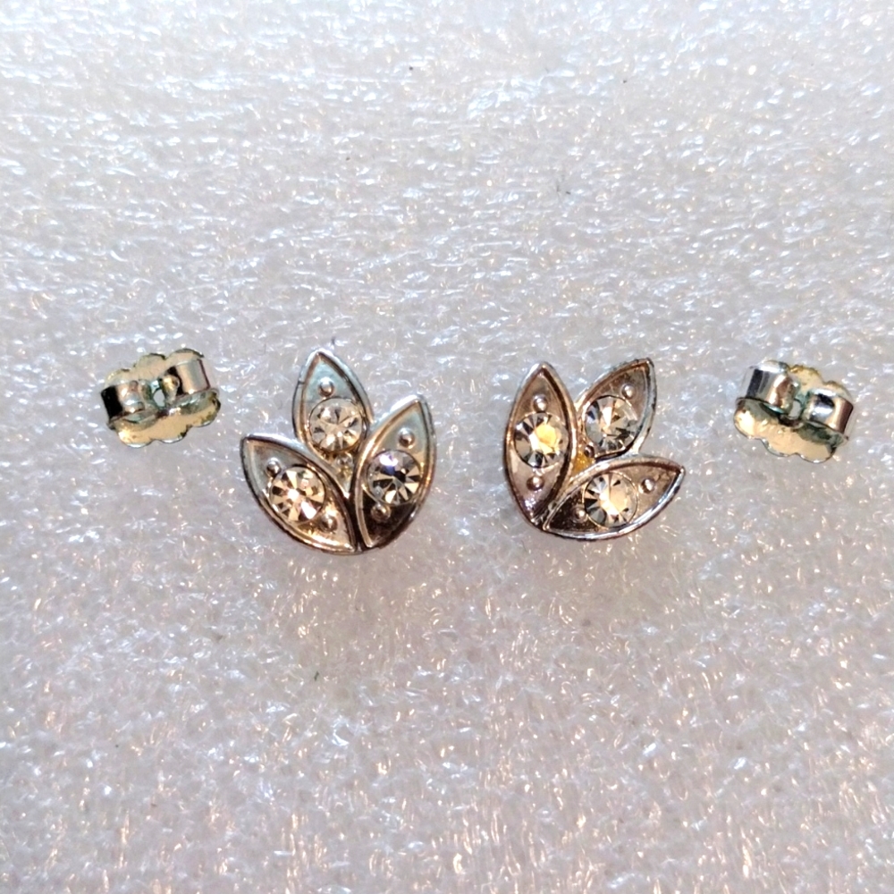 NRT faux silver and diamonds earrings.